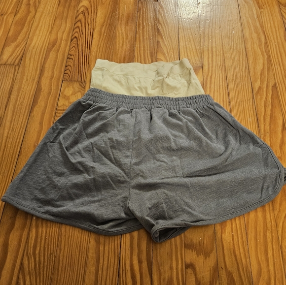 Maternity Shorts - Picture 2 of 4